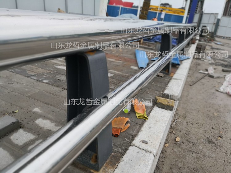 兩道梁防撞欄桿